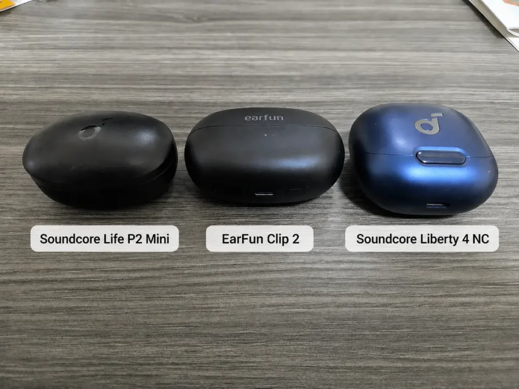 EarFun Clip 2とSoundcore 2機種の充電ケースサイズ比較